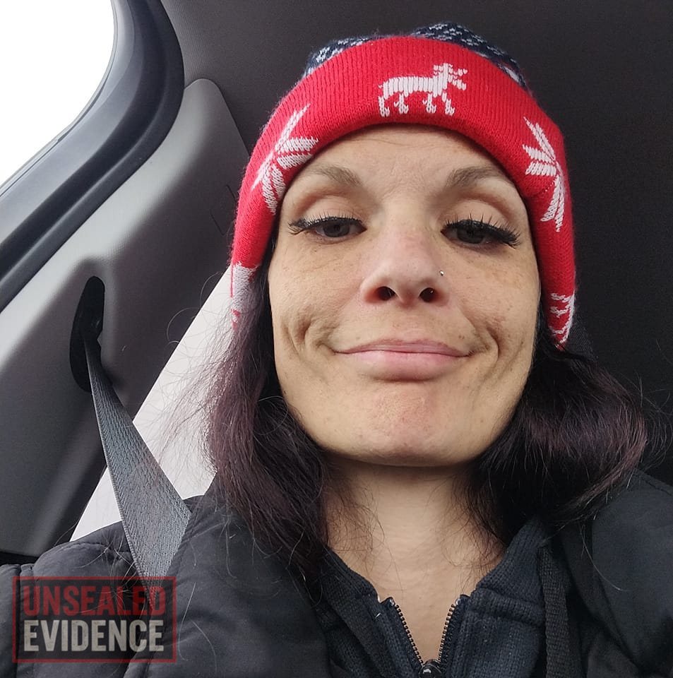 Cover image for Vanished at the Crossroads: The Mysterious Disappearance of Jennifer Hargis (FOUND)